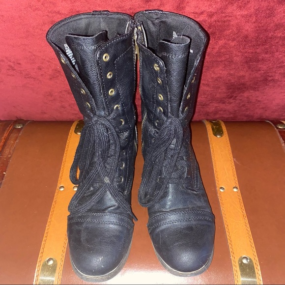 Boots - Picture 5 of 6